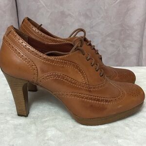L.L Bean Tan Women's Oxford Heels